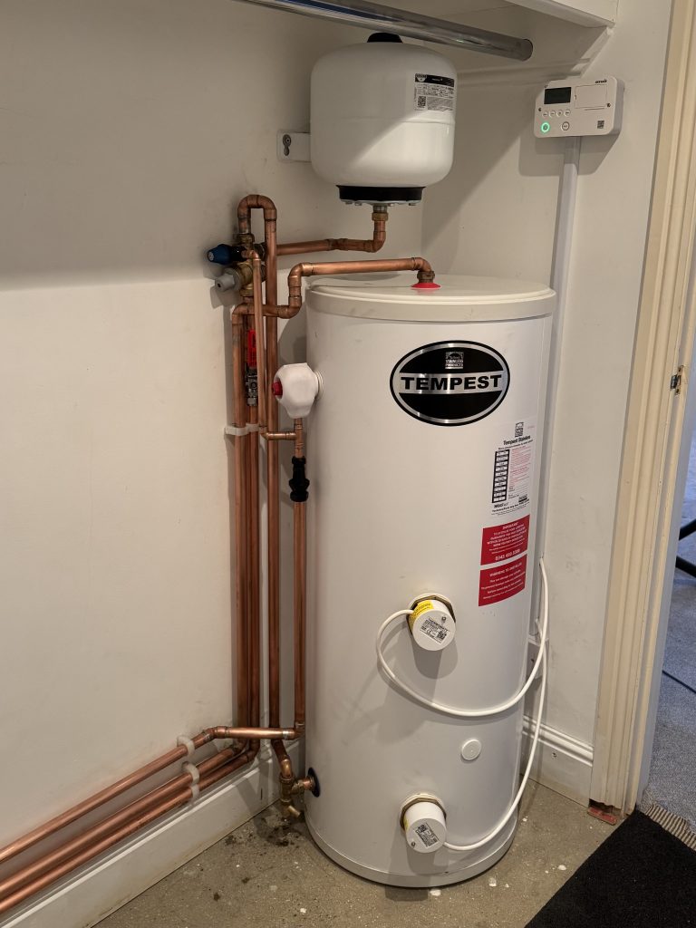 Vented and unvented hot water storage systems photo (services)__